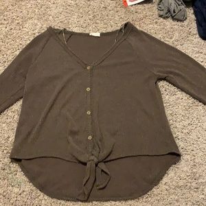 sienna sky size large longe sleeve, army green top